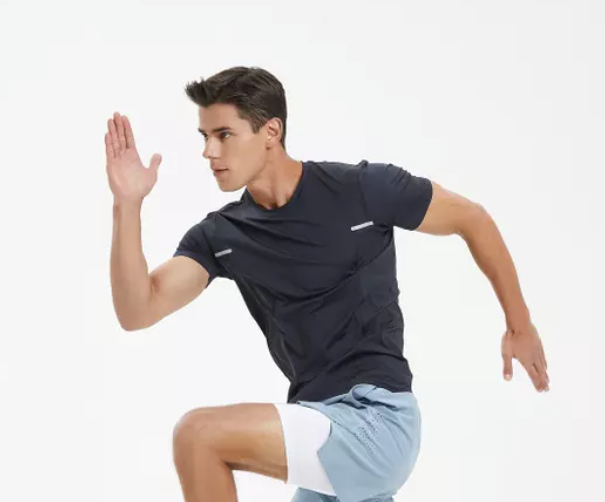 Est-il acceptable de porter un survêtement à la salle de sport ?